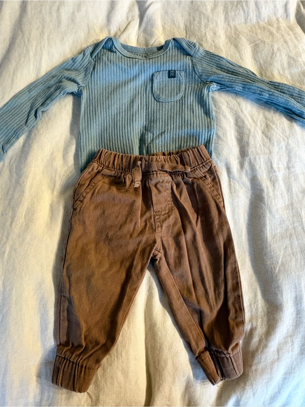 Neutral baby boy bundle - Beige & Blue Tones — 6-9m - Picture 9 of 15